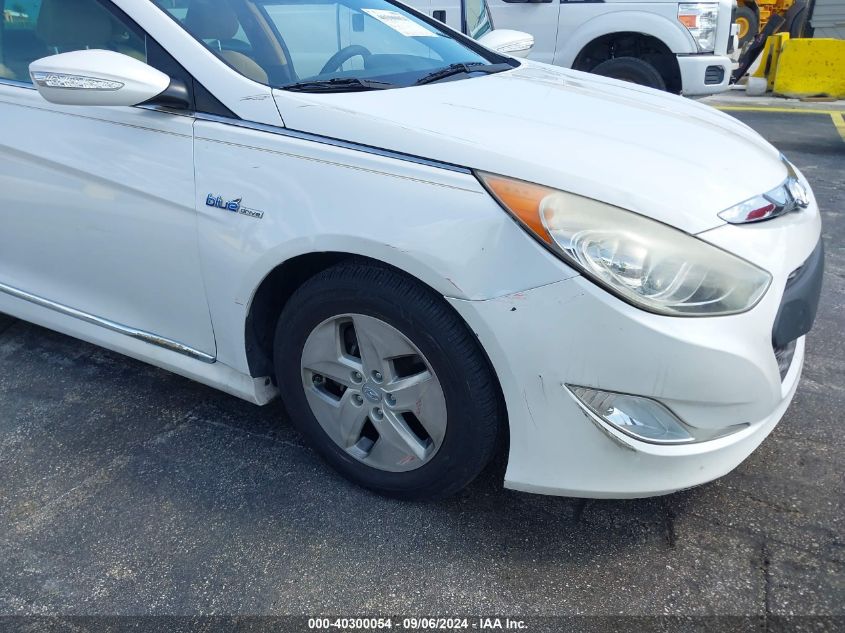 2011 Hyundai Sonata Hybrid VIN: KMHEC4A4XBA011411 Lot: 40300054