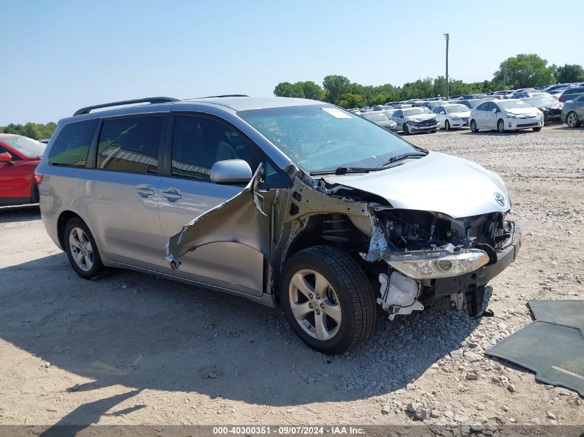 5TDKZ3DC3HS796479 2017 TOYOTA SIENNA - Image 1