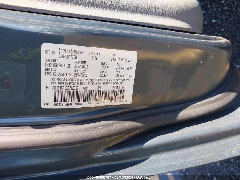 1A4GP45R16B712937 2006 Chrysler Town & Country