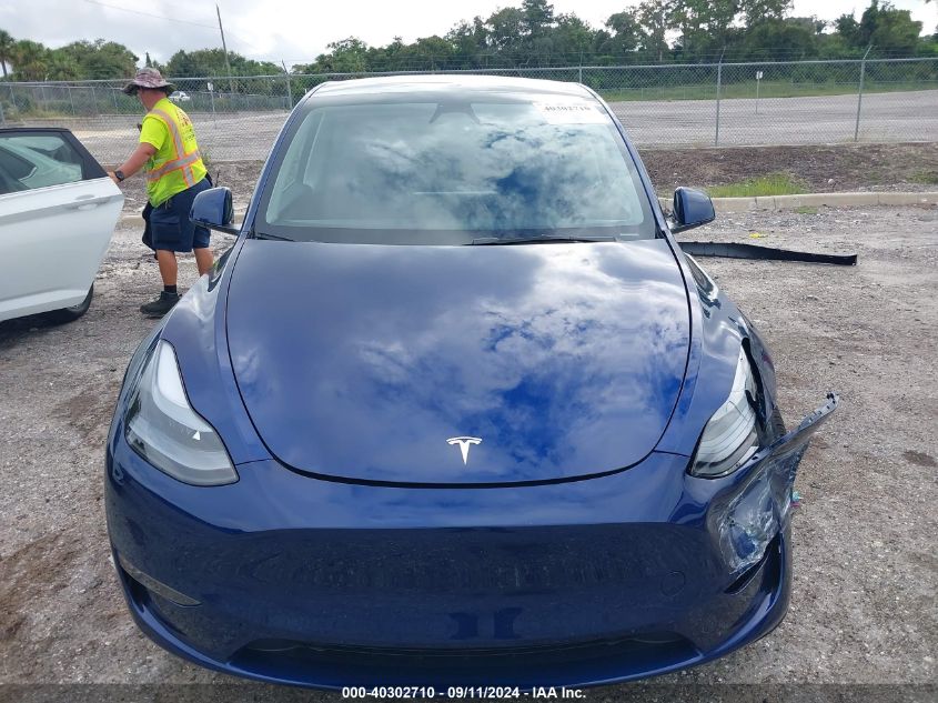 2024 Tesla Model Y VIN: 7SAYGDEE0RA320489 Lot: 40302710