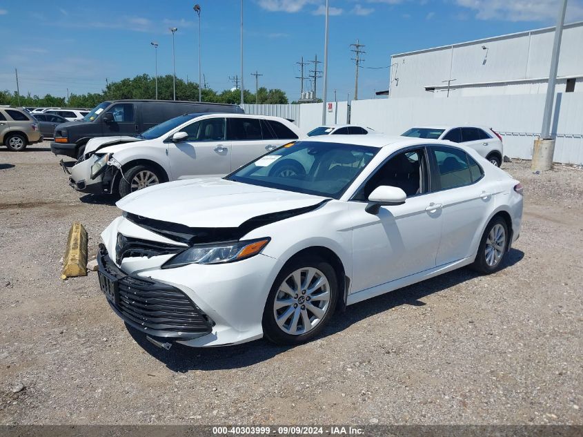 4T1B11HK6JU151965 2018 TOYOTA CAMRY - Image 2