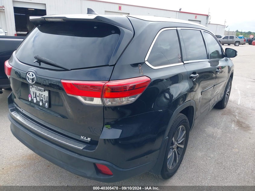 VIN 5TDKZRFH5HS216483 2017 TOYOTA HIGHLANDER XLE
