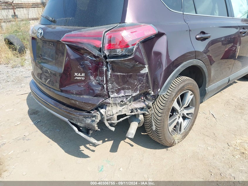 2018 TOYOTA RAV4 XLE - 2T3RFREV0JW704226