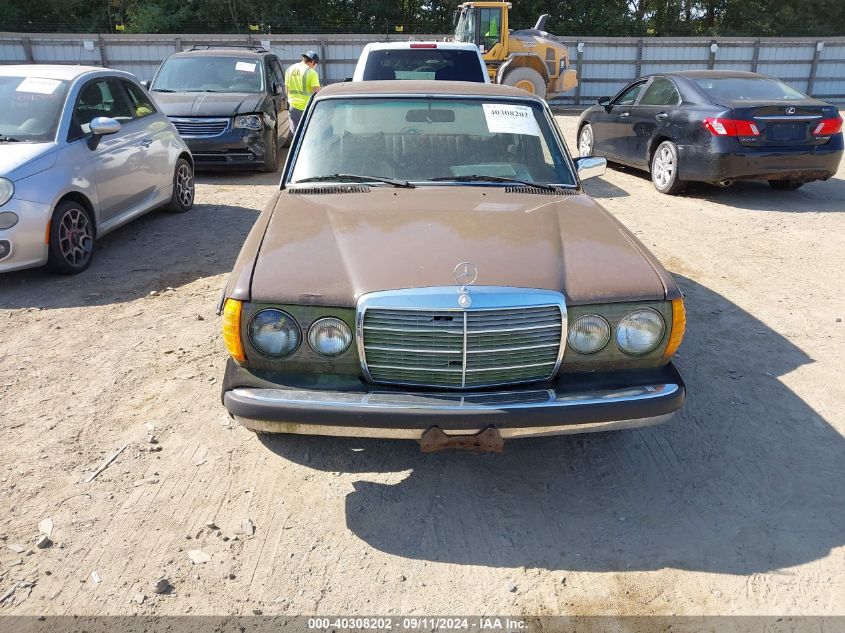 12312312020436 1977 Mercedes-Benz 240D