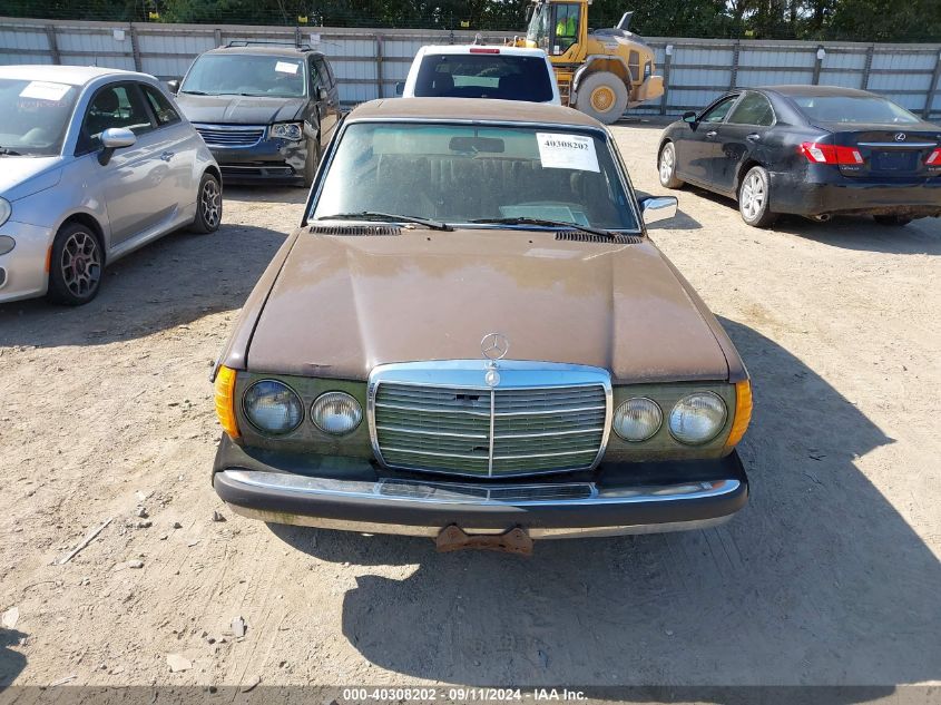 12312312020436 1977 Mercedes-Benz 240D