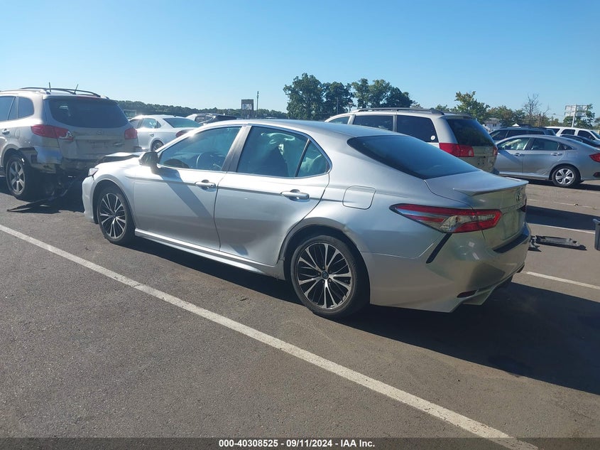 2018 TOYOTA CAMRY VIN: 4T1B11HK0JU527348