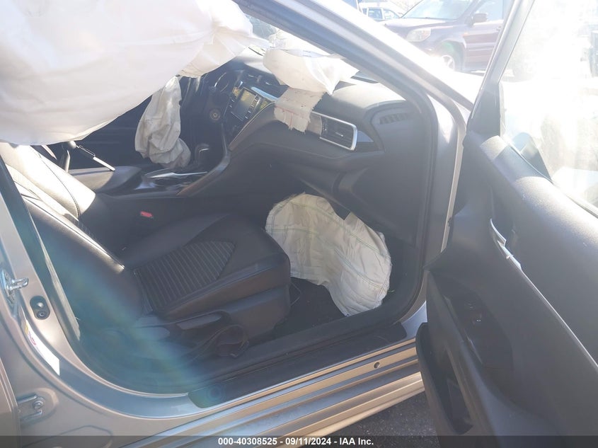 2018 TOYOTA CAMRY VIN: 4T1B11HK0JU527348