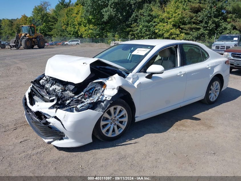 4T1B11HK1KU680418 2019 TOYOTA CAMRY - Image 2