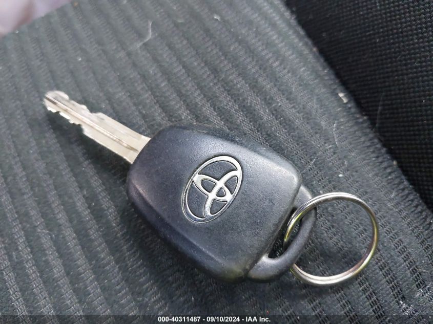 JTMZFREV4HJ112174 2017 Toyota Rav4 Le