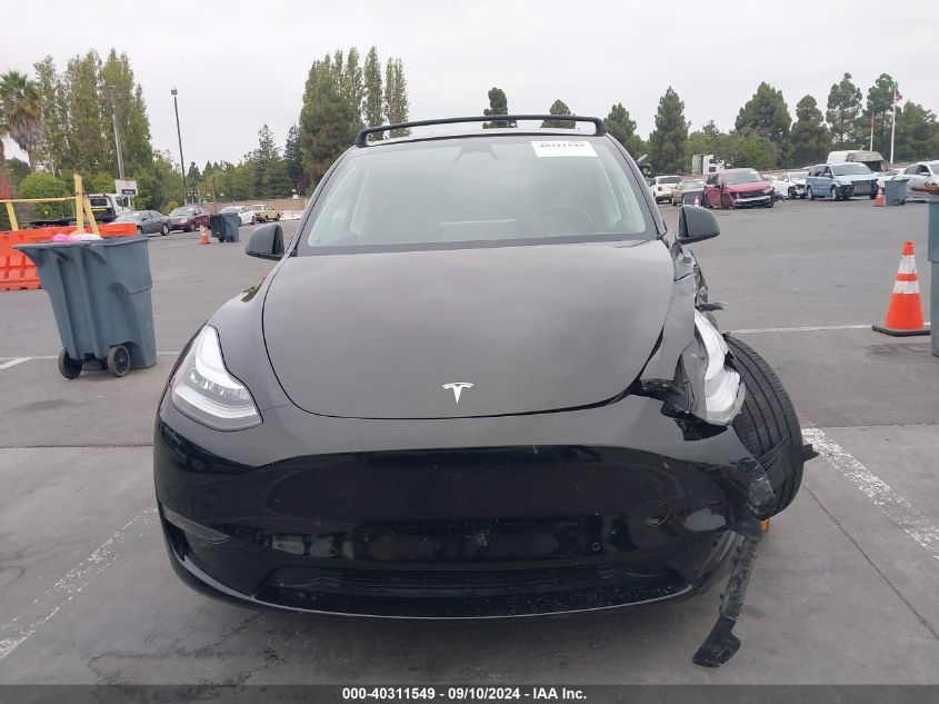 2022 Tesla Model Y Long Range Dual Motor All-Wheel Drive VIN: 7SAYGDEE2NF572175 Lot: 40311549