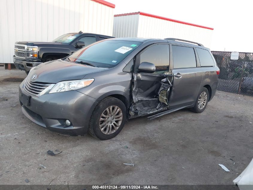 5TDYZ3DC3HS894955 2017 TOYOTA SIENNA - Image 2