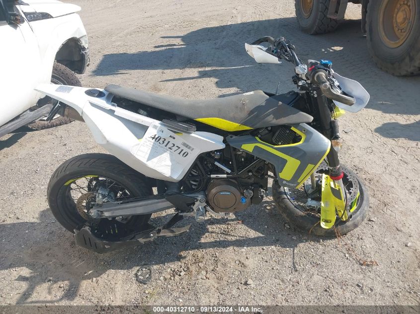 2021 Husqvarna Supermoto 701 VIN: VBKUSV40XMM714704 Lot: 40312710