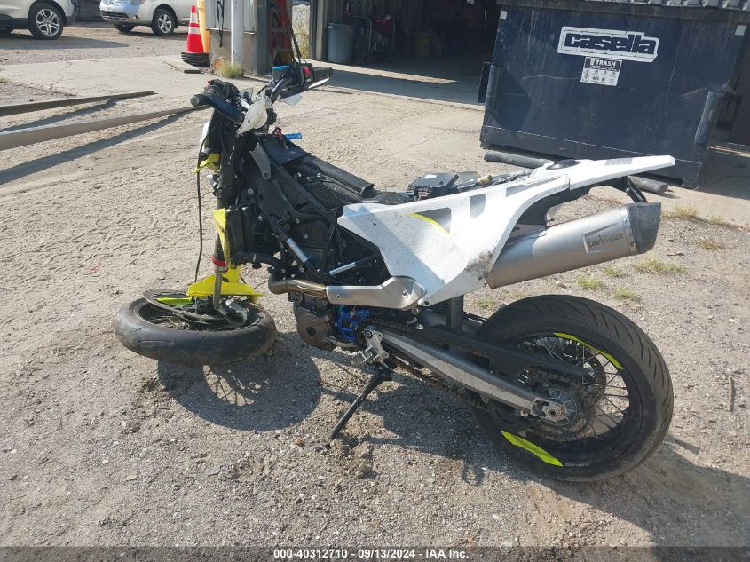 2021 Husqvarna Supermoto 701 VIN: VBKUSV40XMM714704 Lot: 40312710