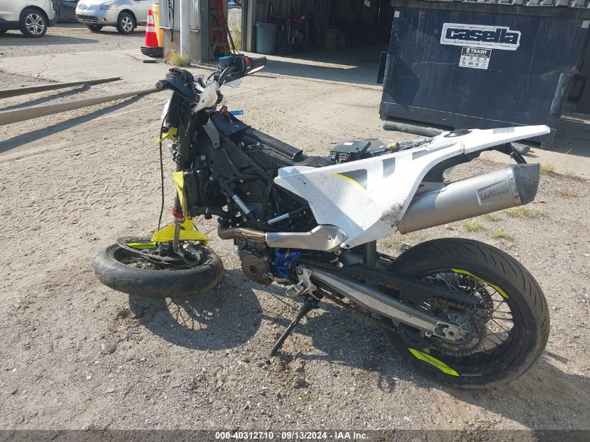 2021 Husqvarna Supermoto 701 VIN: VBKUSV40XMM714704 Lot: 40312710