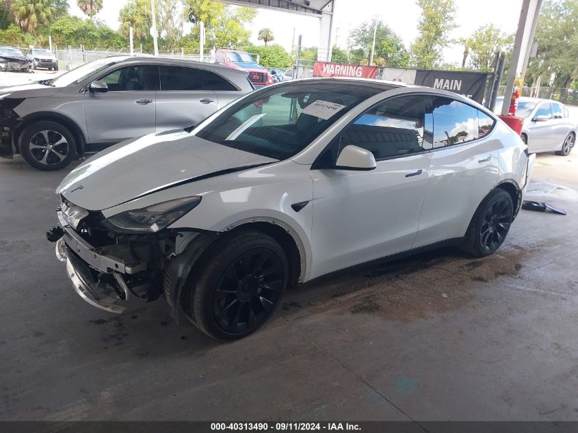 5YJYGDEE6MF111864 2021 TESLA MODEL Y - Image 2