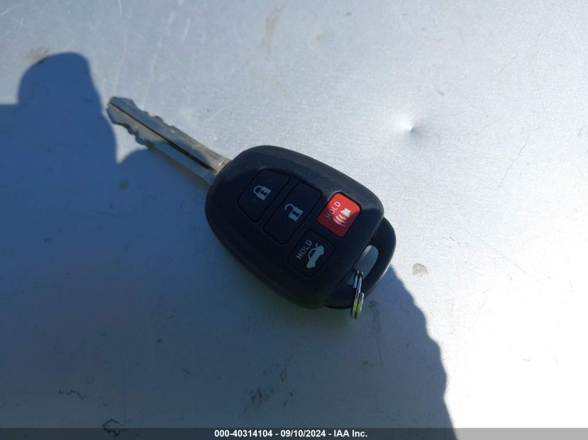 VIN 5YFBURHE4KP870537 2019 TOYOTA COROLLA SE