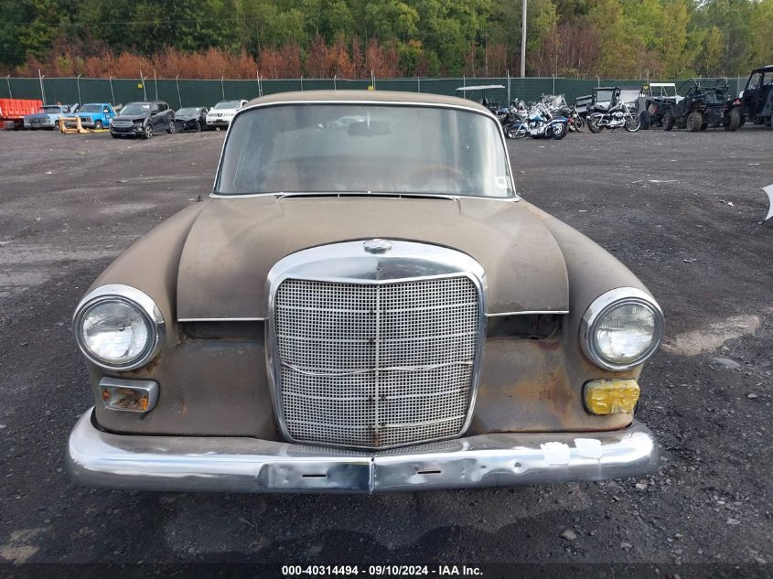 343954 1967 Mercedes-Benz 200