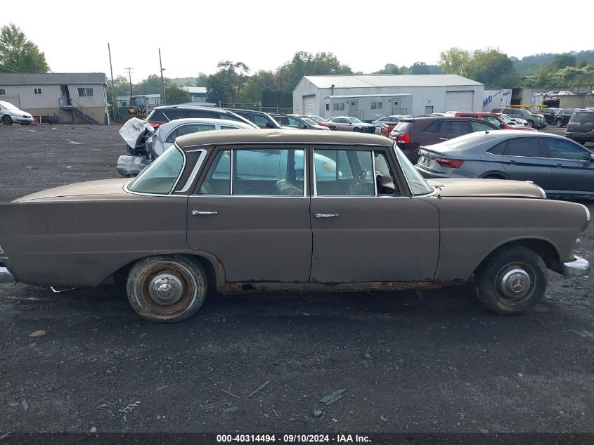 343954 1967 Mercedes-Benz 200