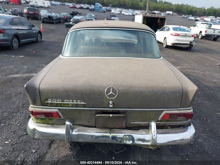 343954 1967 Mercedes-Benz 200