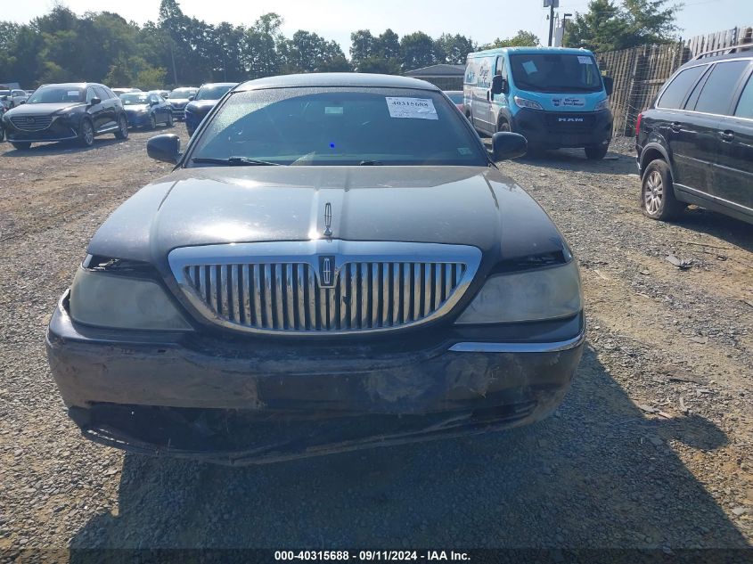 2005 Lincoln Town Car Signature L VIN: 1LNHM85W85Y663596 Lot: 40315688