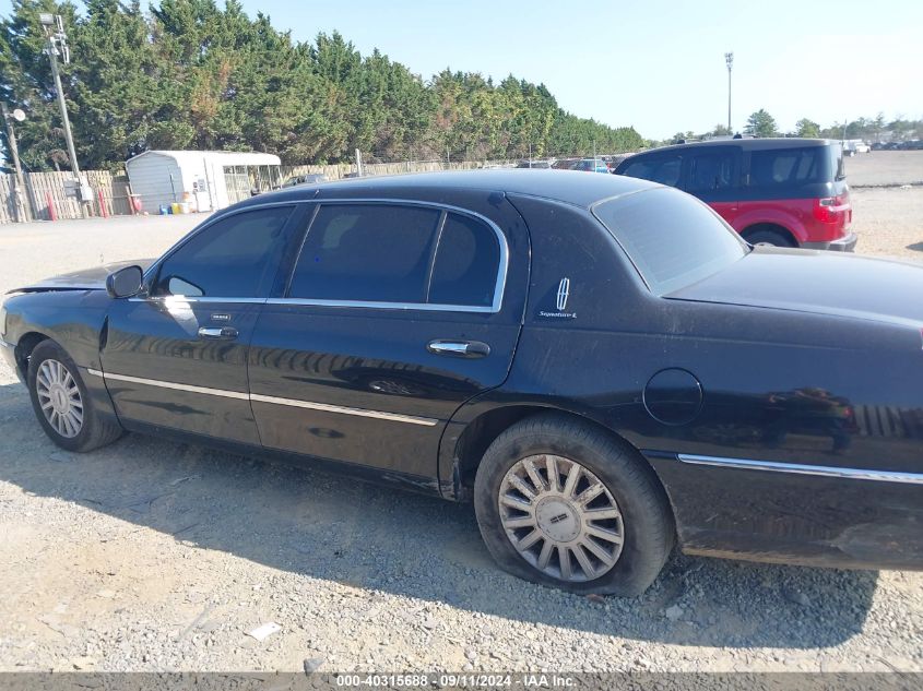 2005 Lincoln Town Car Signature L VIN: 1LNHM85W85Y663596 Lot: 40315688