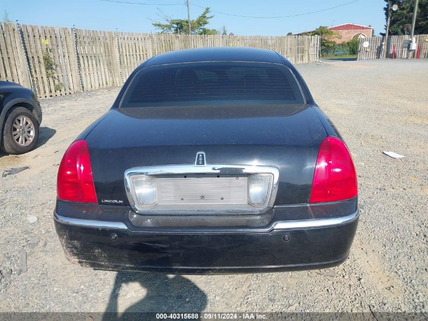 2005 Lincoln Town Car Signature L VIN: 1LNHM85W85Y663596 Lot: 40315688