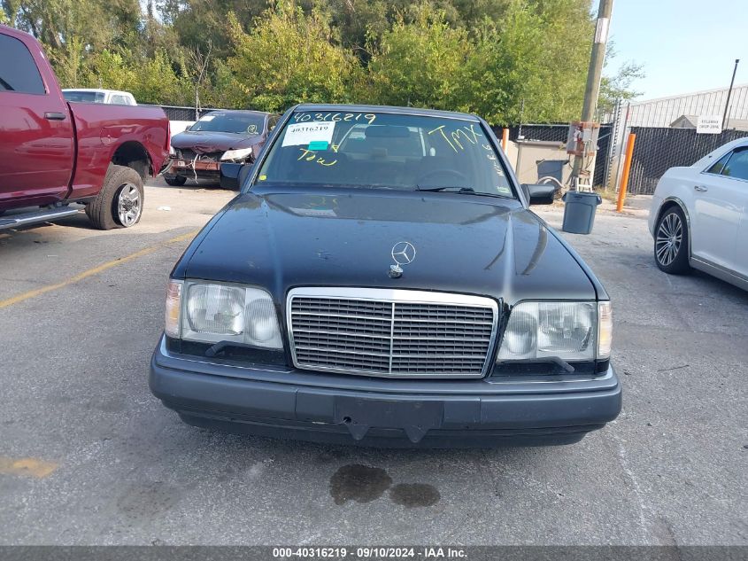 1995 Mercedes-Benz E 320 Base/320 Special VIN: WDBEA32E7SC272316 Lot: 40316219