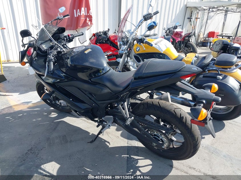 VIN MH3RH18Y3NK008462 2022 YAMAHA YZFR3 A