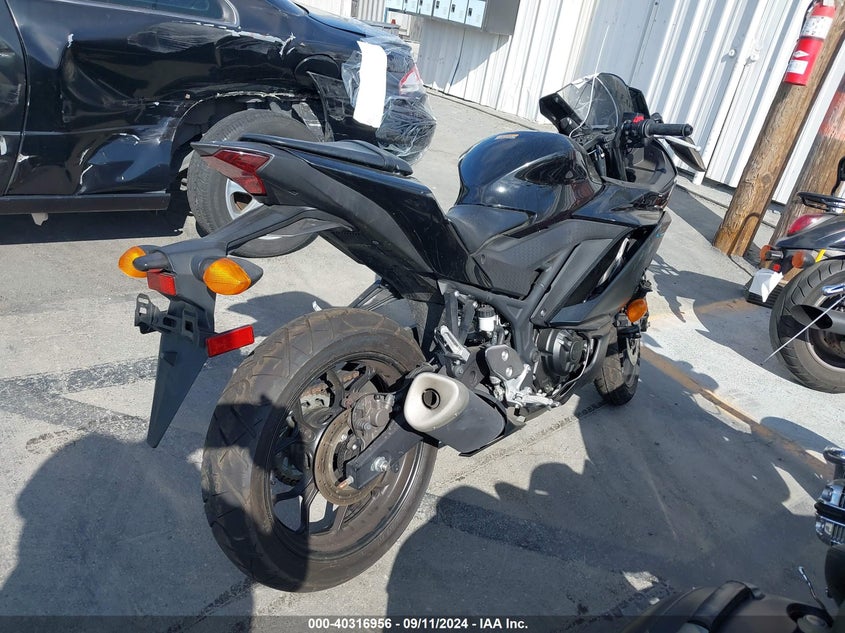 VIN MH3RH18Y3NK008462 2022 YAMAHA YZFR3 A
