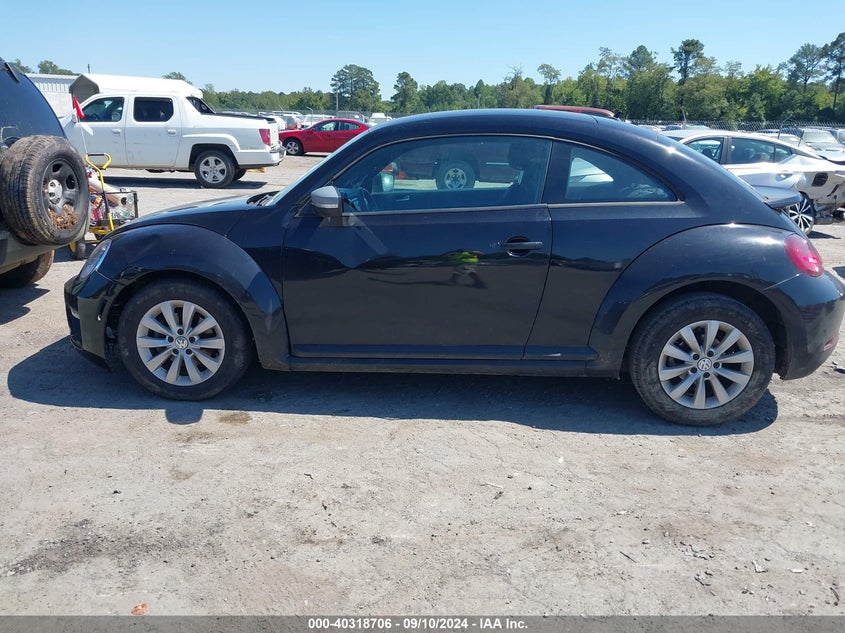 2018 VOLKSWAGEN BEETLE 2.0T COAST/2.0T S - 3VWFD7AT7JM717376