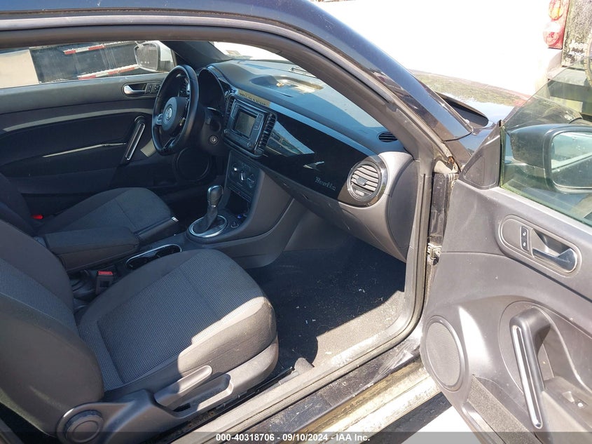 2018 VOLKSWAGEN BEETLE 2.0T COAST/2.0T S - 3VWFD7AT7JM717376