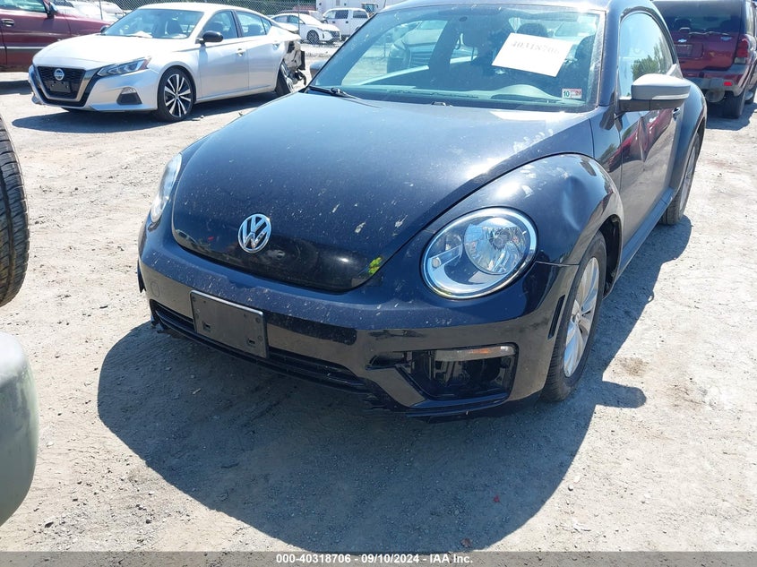2018 VOLKSWAGEN BEETLE 2.0T COAST/2.0T S - 3VWFD7AT7JM717376