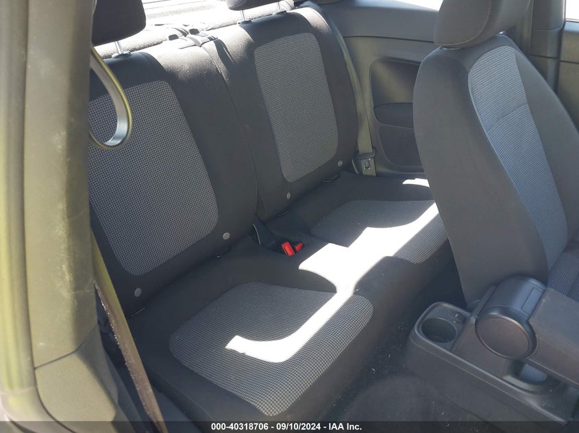 2018 VOLKSWAGEN BEETLE 2.0T COAST/2.0T S - 3VWFD7AT7JM717376