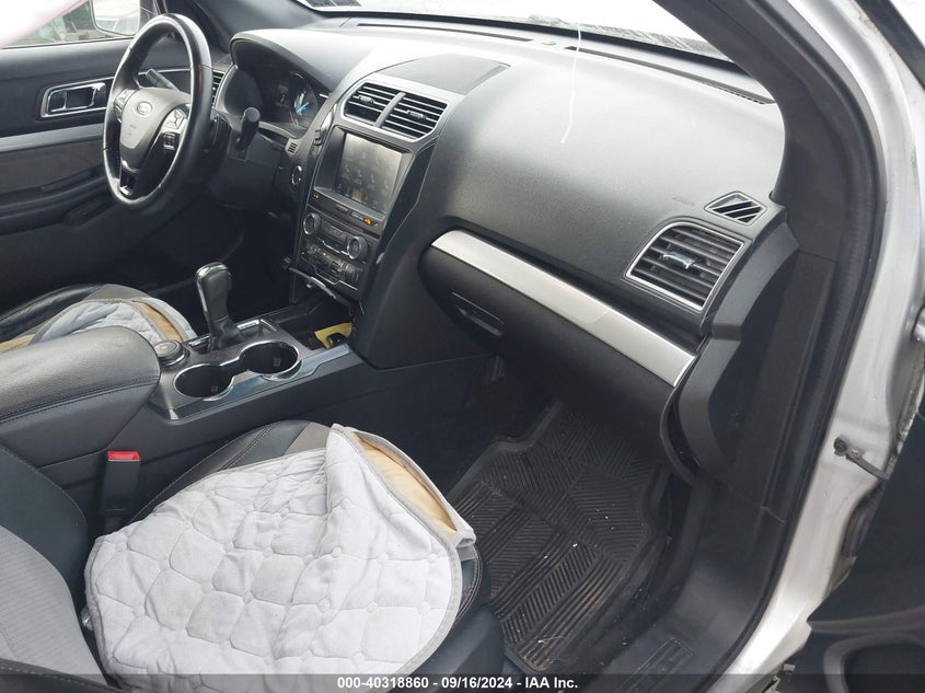 VIN 1FM5K8D87HGC50655 2017 FORD EXPLORER XLT
