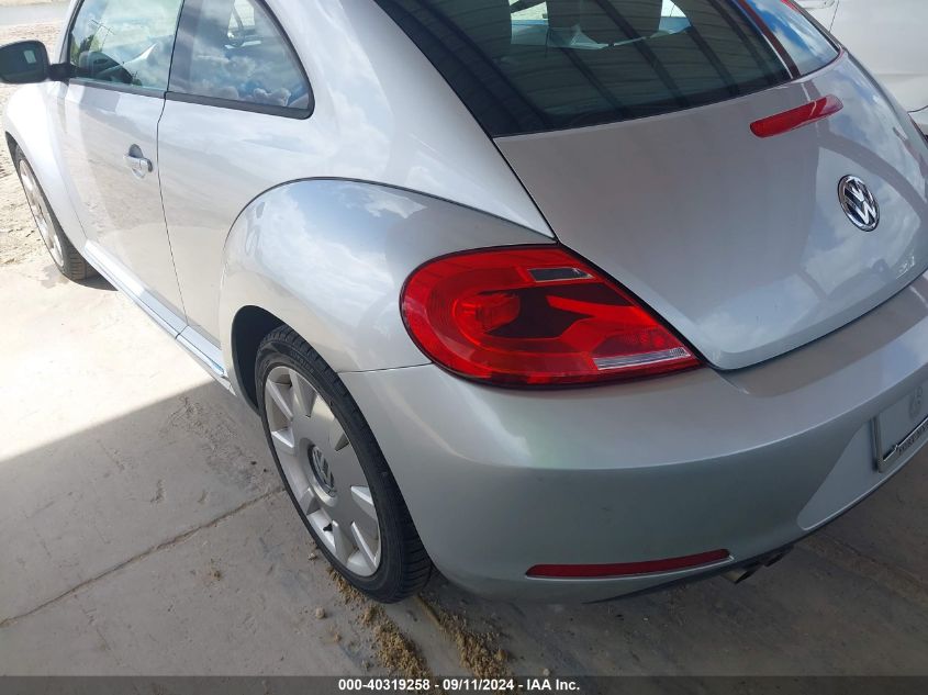 2013 Volkswagen Beetle 2.5L VIN: 3VWJX7AT1DM608904 Lot: 40319258