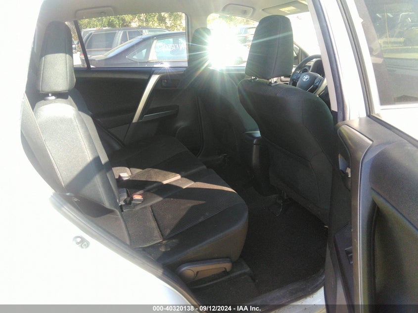 JTMBFREV6HJ716715 2017 Toyota Rav4 Le