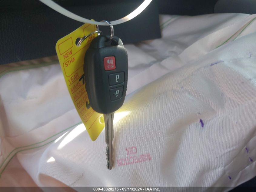 2T3BFREV2HW662430 2017 Toyota Rav4 Le