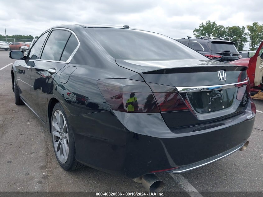 2015 HONDA ACCORD VIN: 1HGCR2F82FA062161