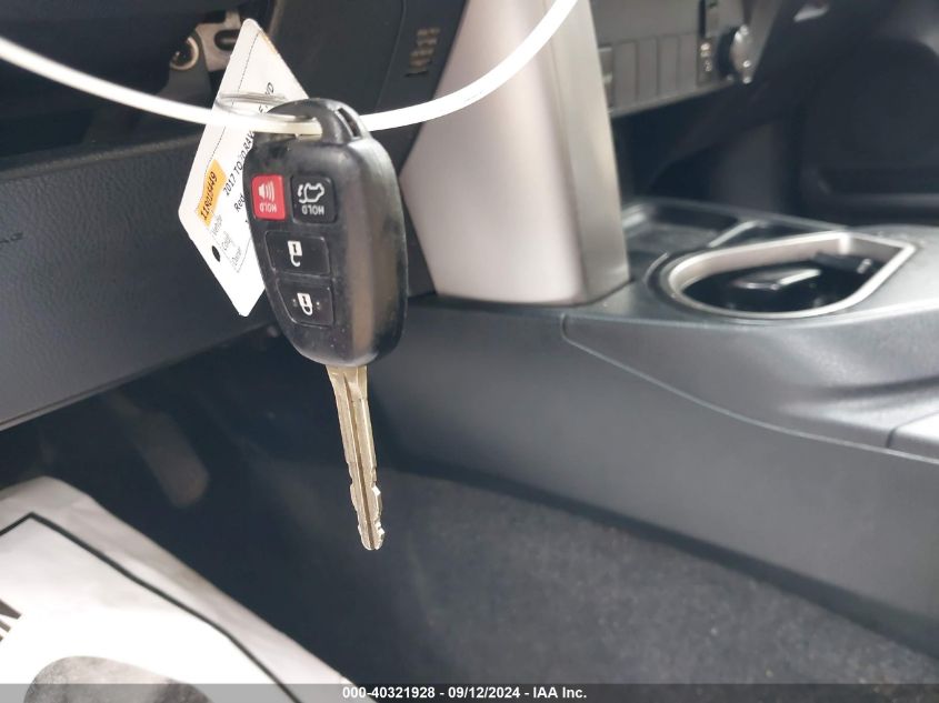 JTMWFREV1HJ102818 2017 Toyota Rav4 Xle