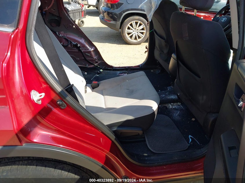 2018 TOYOTA RAV4 XLE VIN: 2T3RFREV5JW832476