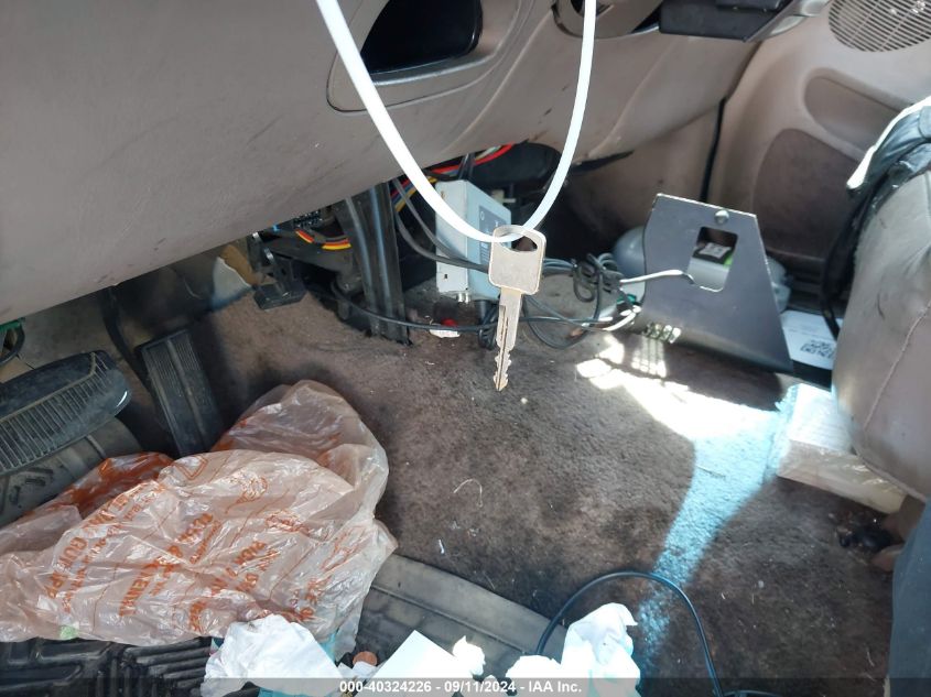 1997 Ford F-150 Lariat/Standard/Xl/Xlt VIN: 1FTDX1761VKA60278 Lot: 40324226