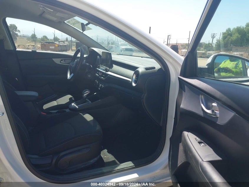 VIN 3KPF24AD7NE439501 2022 KIA FORTE LXS
