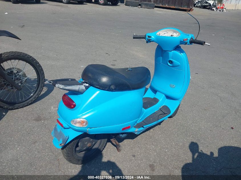 2005 Vespa M198F VIN: ZAPM198F055013545 Lot: 40327036