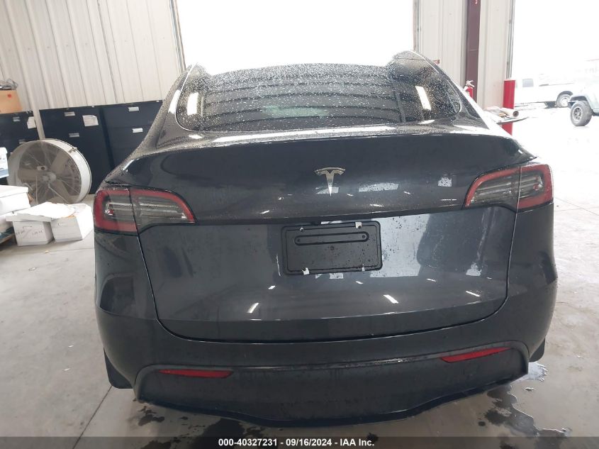 2024 Tesla Model Y VIN: 7SAYGDED0RA307572 Lot: 40327231