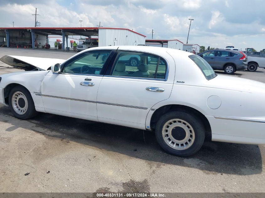 2001 Lincoln Town Car Executive VIN: 1LNHM81WX1Y722549 Lot: 40331131