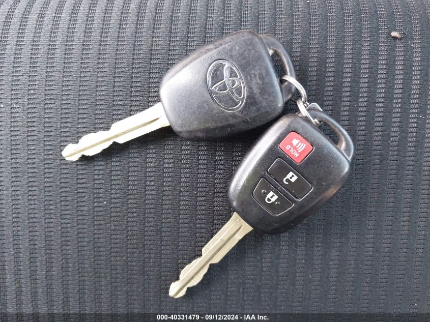 2T3ZFREV8HW364981 2017 Toyota Rav4 Le