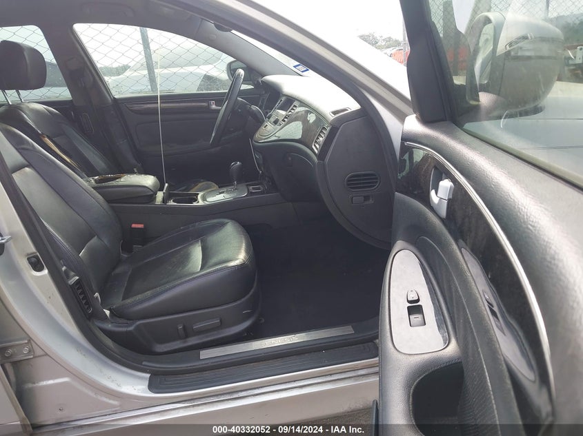 2013 HYUNDAI GENESIS VIN: KMHGC4DD1DU226343
