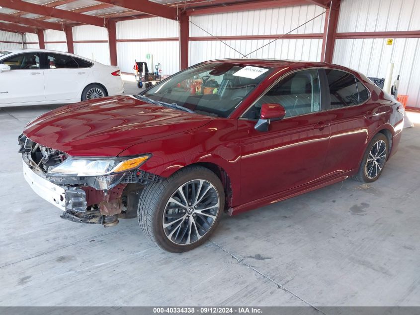 4T1B11HK5JU568543 2018 TOYOTA CAMRY - Image 2