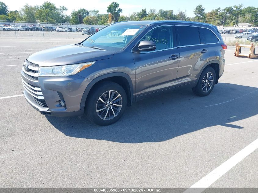 5TDJZRFH4JS863247 2018 TOYOTA HIGHLANDER - Image 2