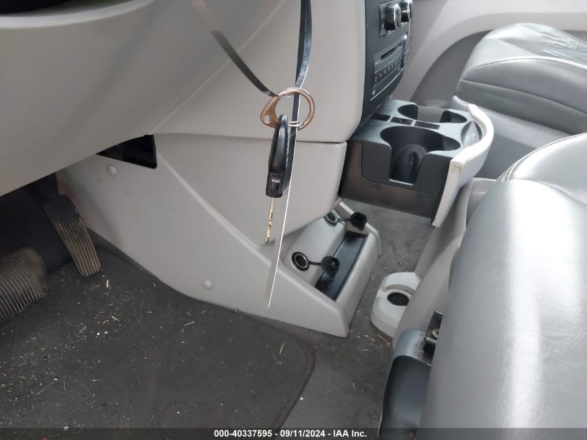 2010 Volkswagen Routan Se VIN: 2V4RW3D10AR424379 Lot: 40337595